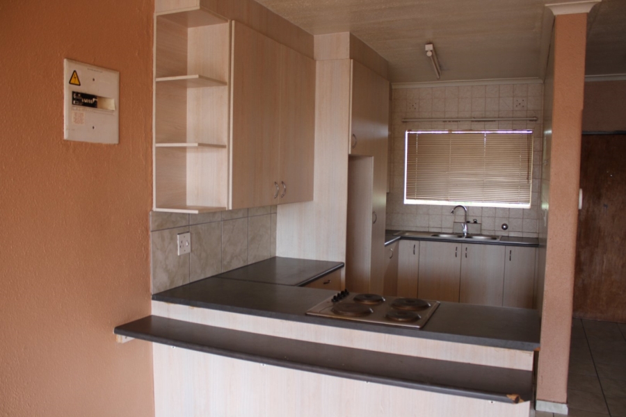 To Let 2 Bedroom Property for Rent in Florida Gauteng