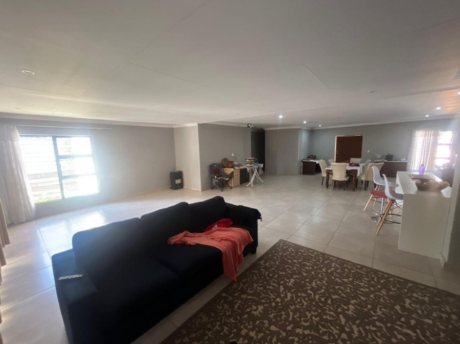 4 Bedroom Property for Sale in Heuweloord Gauteng