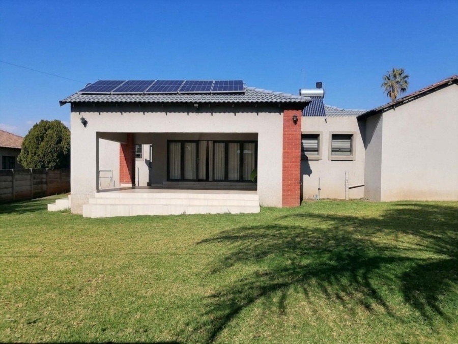 4 Bedroom Property for Sale in Heuweloord Gauteng