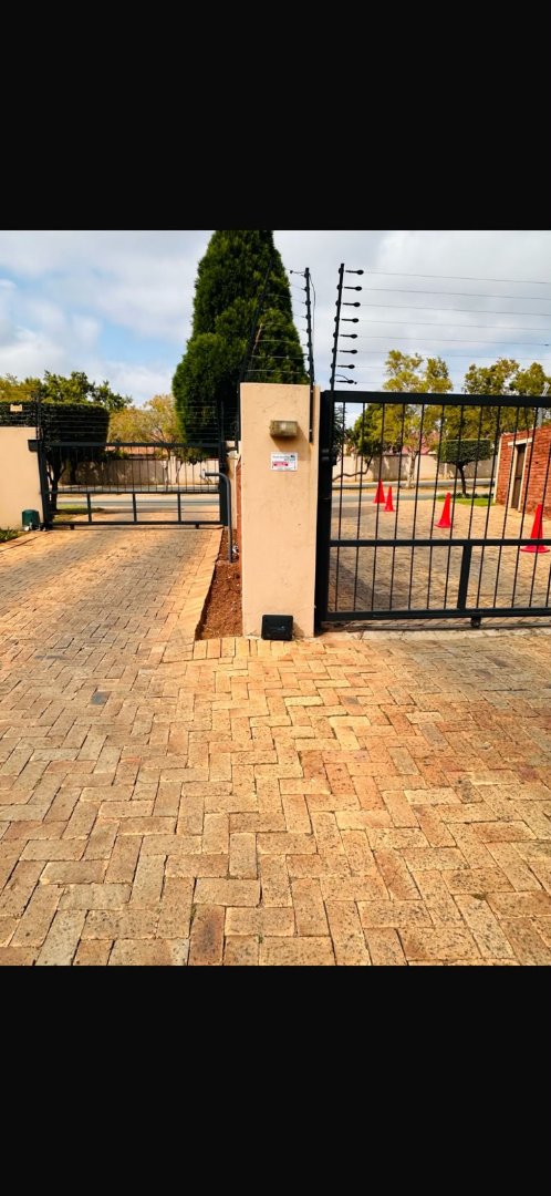 3 Bedroom Property for Sale in Heuwelsig Estate Gauteng