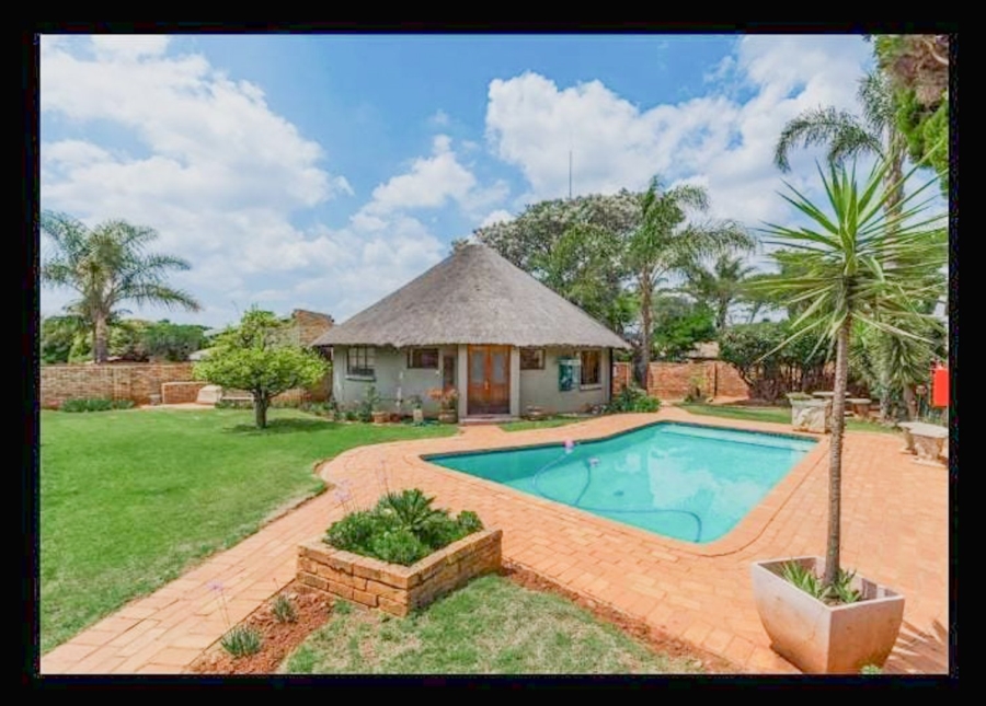 2 Bedroom Property for Sale in Wilgeheuwel Gauteng