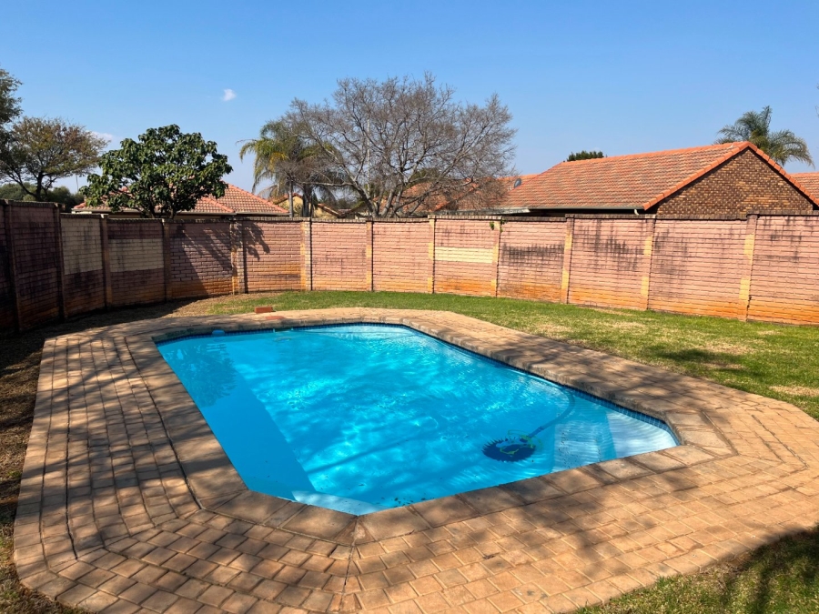 2 Bedroom Property for Sale in Willow Park Manor Gauteng
