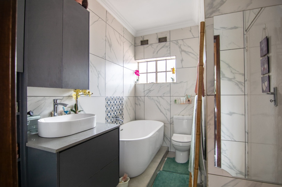 3 Bedroom Property for Sale in Kew Gauteng
