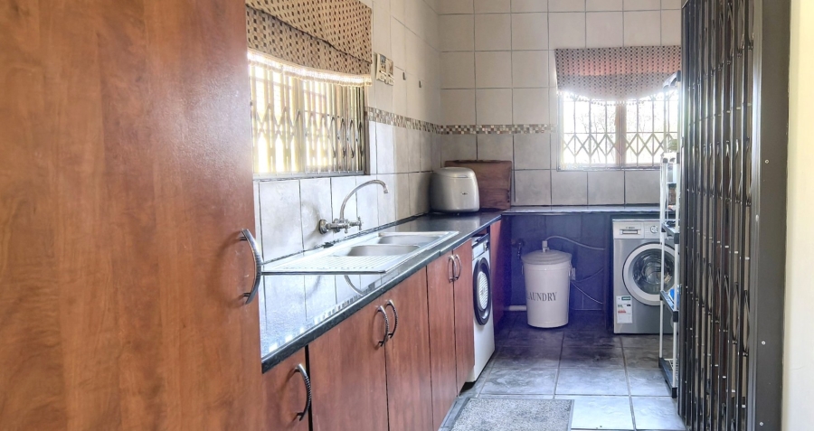 5 Bedroom Property for Sale in Rietvlei View Country Estates Gauteng