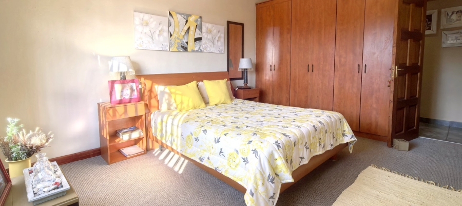 5 Bedroom Property for Sale in Rietvlei View Country Estates Gauteng