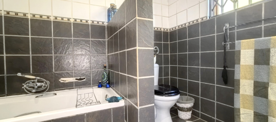 5 Bedroom Property for Sale in Rietvlei View Country Estates Gauteng