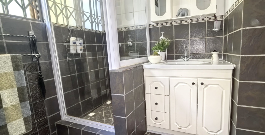 5 Bedroom Property for Sale in Rietvlei View Country Estates Gauteng