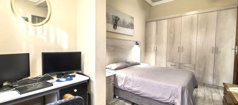 5 Bedroom Property for Sale in Rietvlei View Country Estates Gauteng