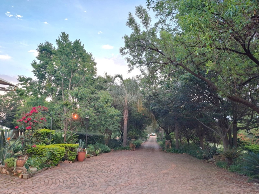 5 Bedroom Property for Sale in Rietvlei View Country Estates Gauteng