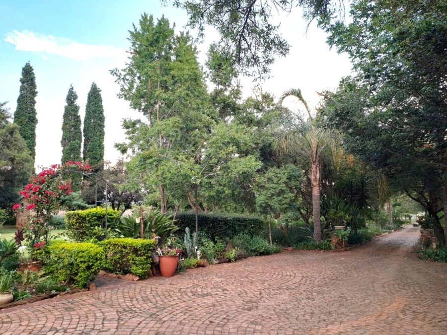 5 Bedroom Property for Sale in Rietvlei View Country Estates Gauteng