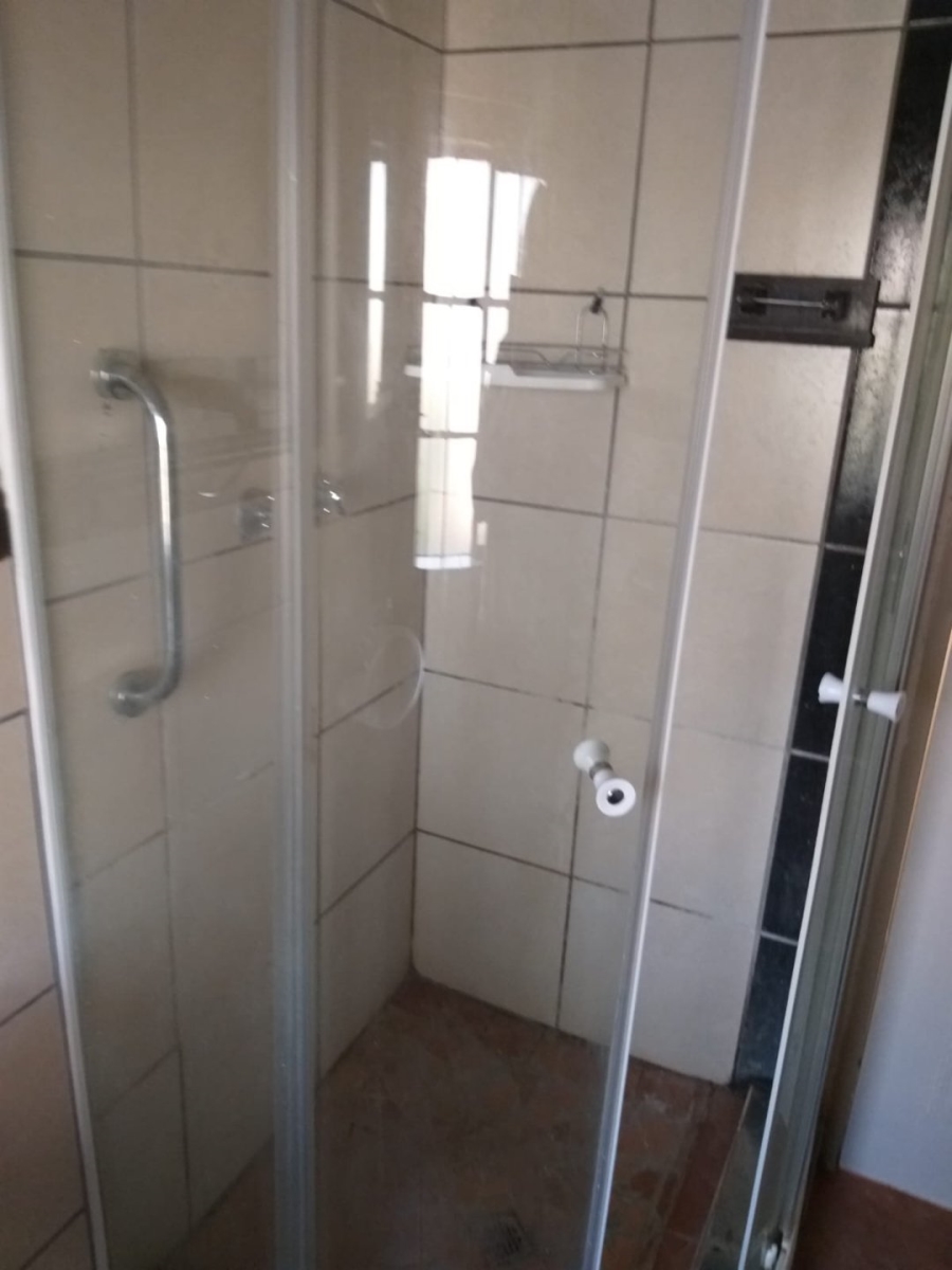 To Let Commercial Property for Rent in Haakdoornlaagte AH Gauteng