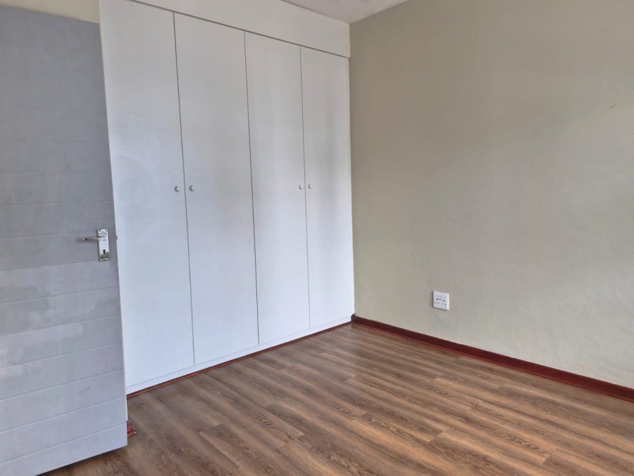 To Let 2 Bedroom Property for Rent in Glen Austin Gauteng