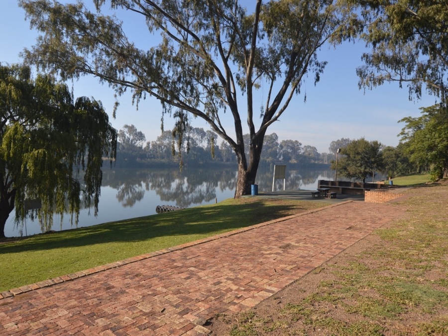 Commercial Property for Sale in Riverspray Lifestyle Estate Gauteng