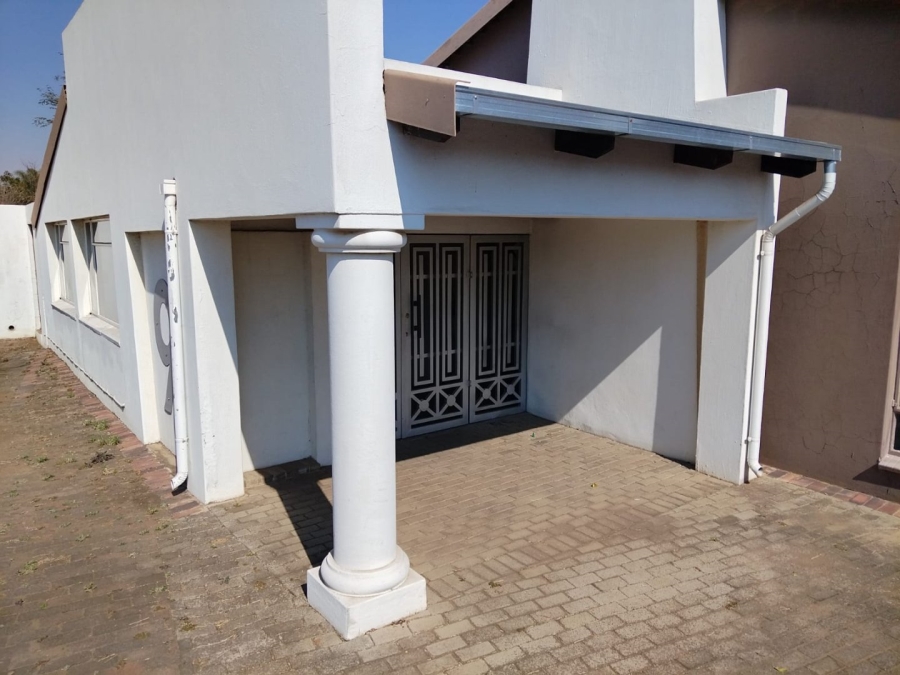 13 Bedroom Property for Sale in Nimrod Park Gauteng