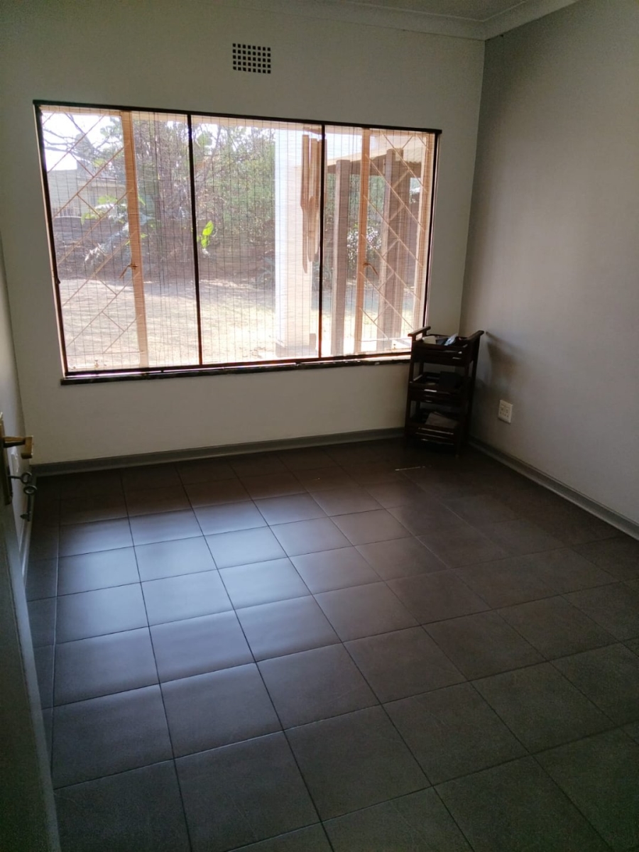 13 Bedroom Property for Sale in Nimrod Park Gauteng