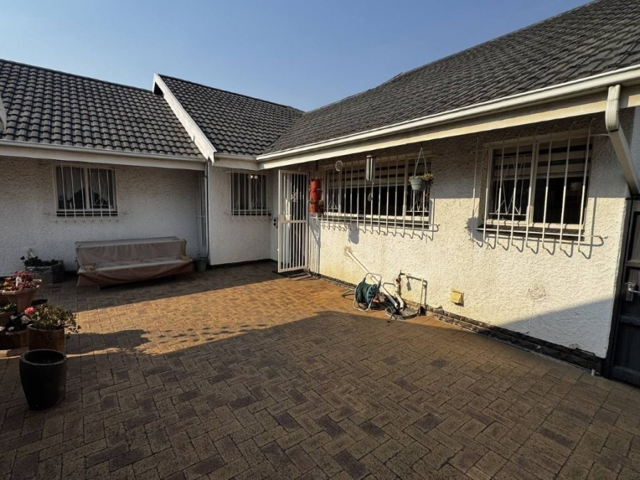4 Bedroom Property for Sale in Edleen Gauteng