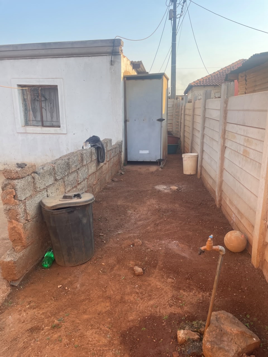 2 Bedroom Property for Sale in Etwatwa Gauteng
