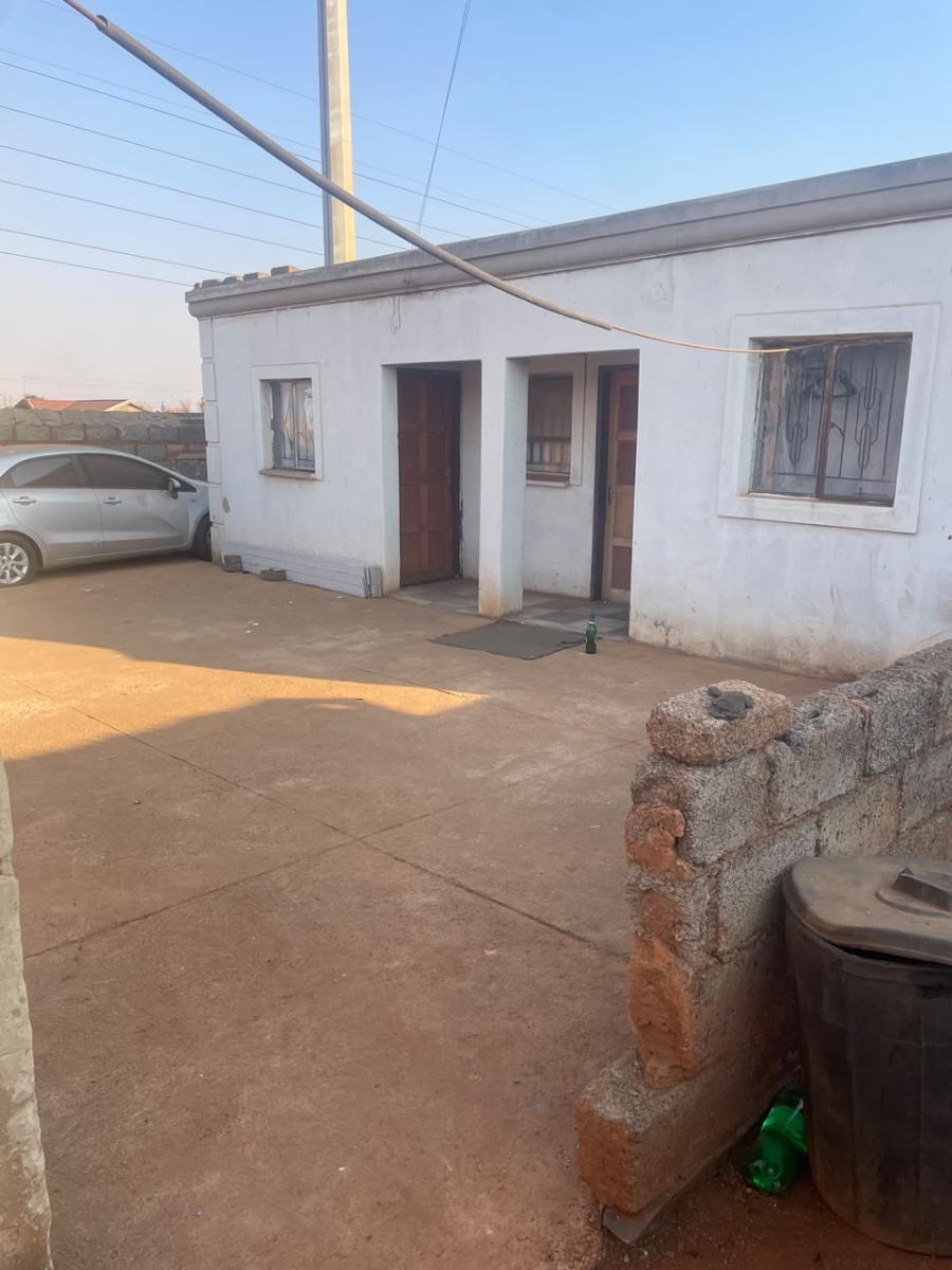 2 Bedroom Property for Sale in Etwatwa Gauteng