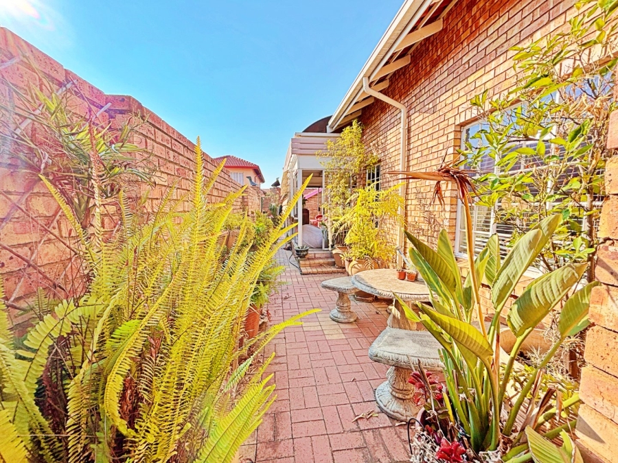3 Bedroom Property for Sale in Amberfield Gauteng