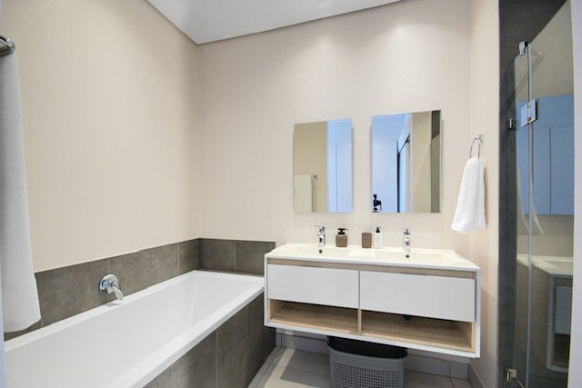 To Let 2 Bedroom Property for Rent in Glenadrienne East Gauteng