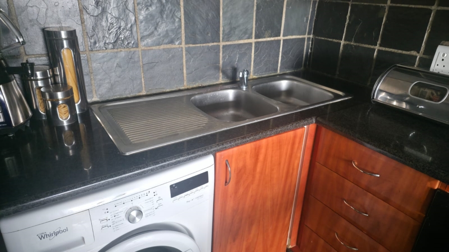 2 Bedroom Property for Sale in Erand Gardens Gauteng