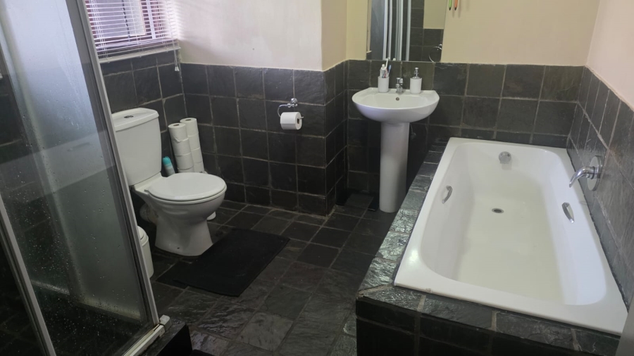 2 Bedroom Property for Sale in Erand Gardens Gauteng