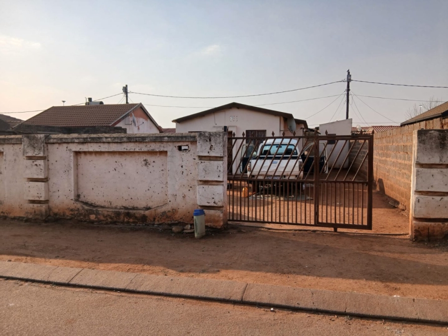 5 Bedroom Property for Sale in Mfundo Park Gauteng