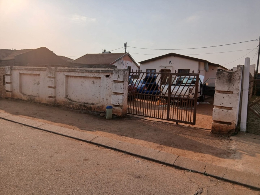 5 Bedroom Property for Sale in Mfundo Park Gauteng