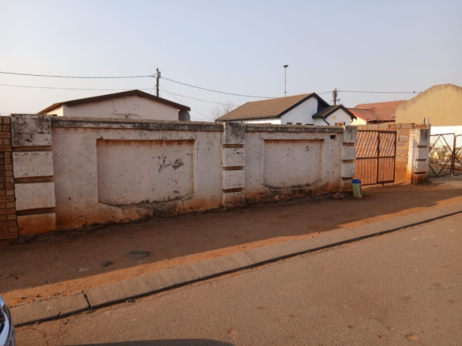 5 Bedroom Property for Sale in Mfundo Park Gauteng