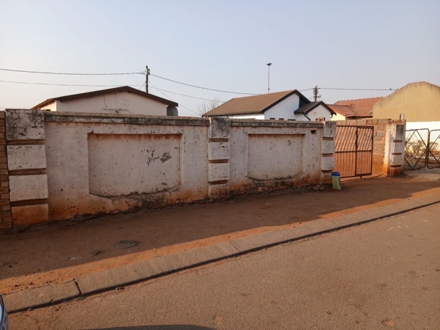 5 Bedroom Property for Sale in Mfundo Park Gauteng