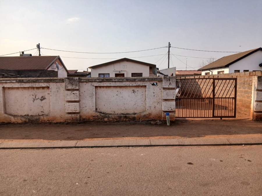 5 Bedroom Property for Sale in Mfundo Park Gauteng