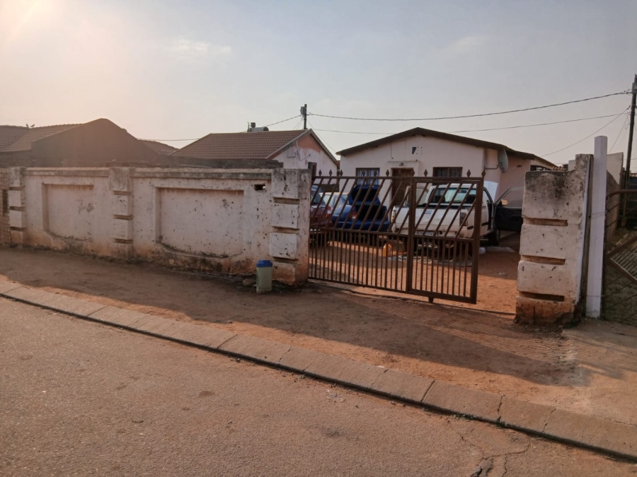 5 Bedroom Property for Sale in Mfundo Park Gauteng