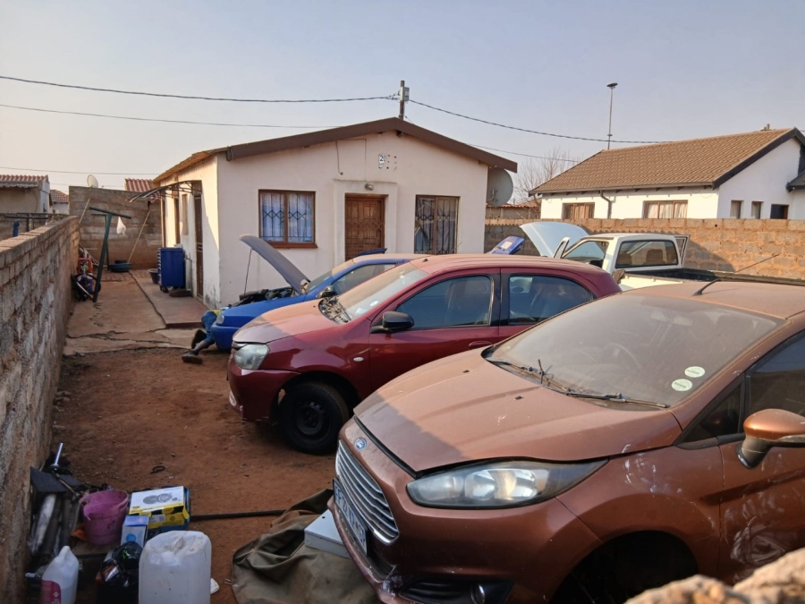 5 Bedroom Property for Sale in Mfundo Park Gauteng