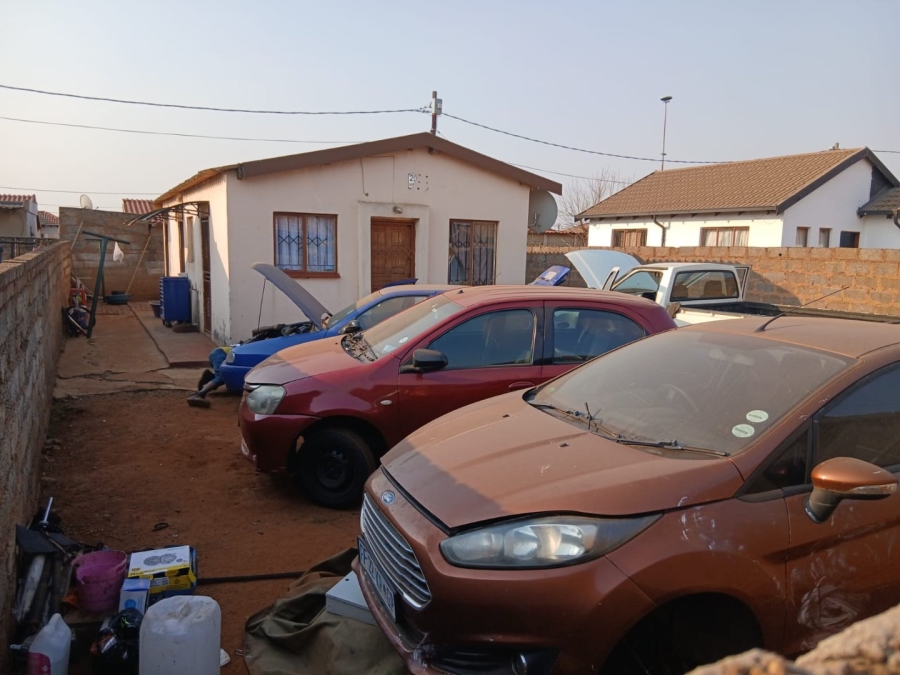 5 Bedroom Property for Sale in Mfundo Park Gauteng