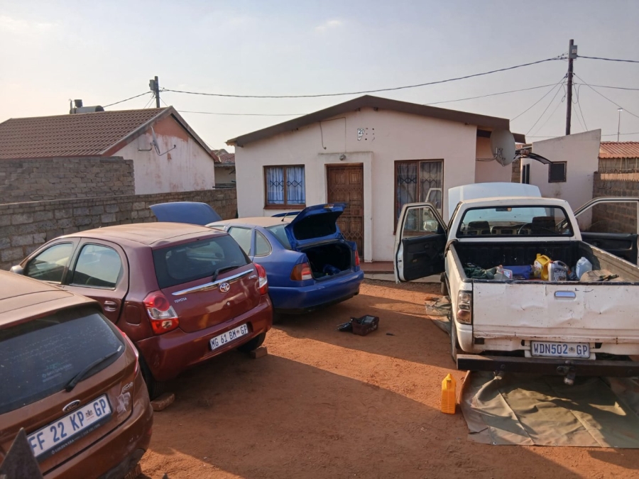5 Bedroom Property for Sale in Mfundo Park Gauteng