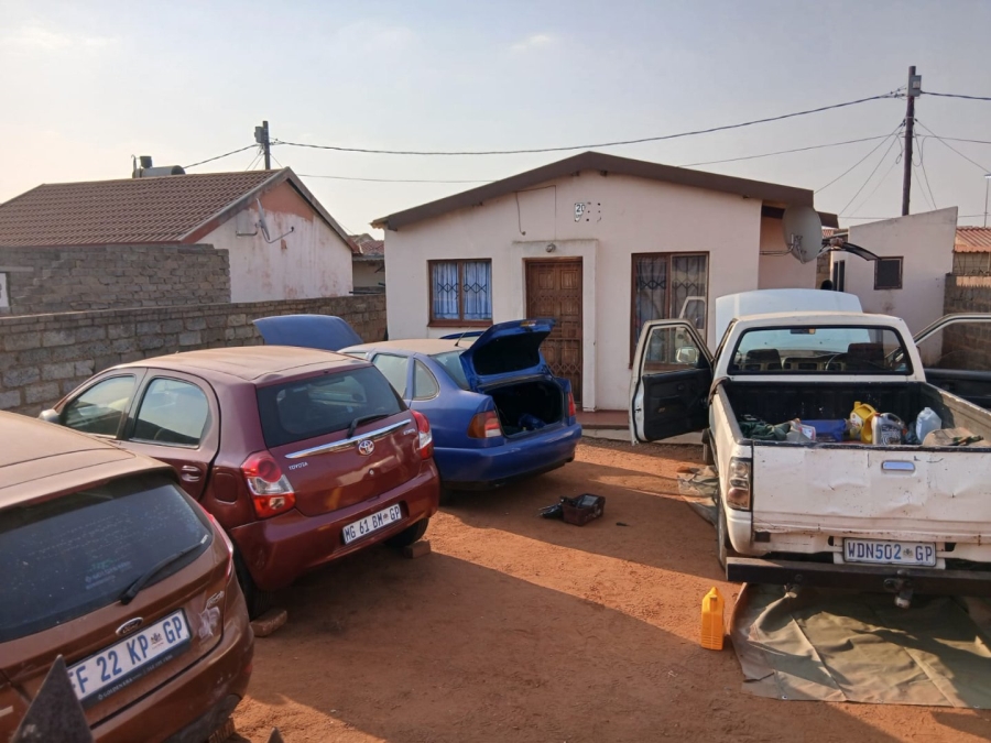 5 Bedroom Property for Sale in Mfundo Park Gauteng