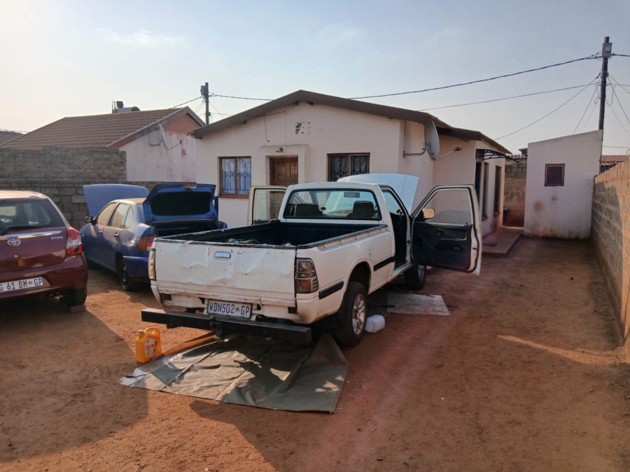5 Bedroom Property for Sale in Mfundo Park Gauteng