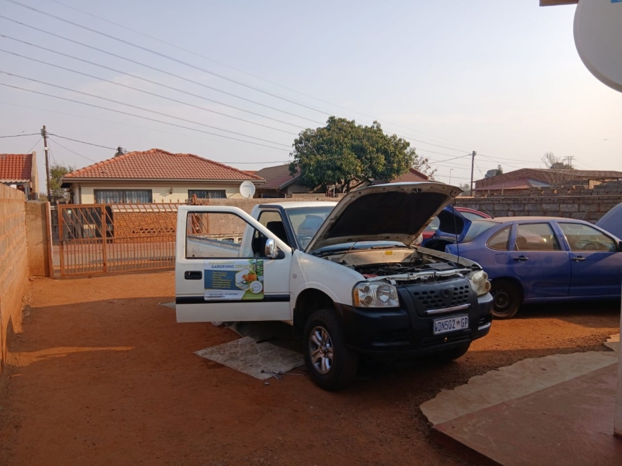 5 Bedroom Property for Sale in Mfundo Park Gauteng