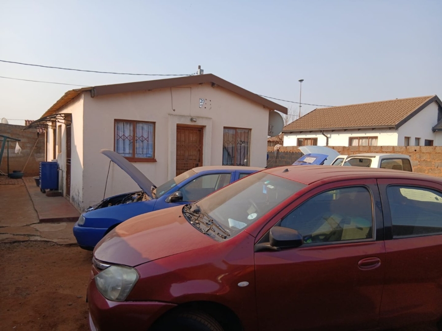 5 Bedroom Property for Sale in Mfundo Park Gauteng