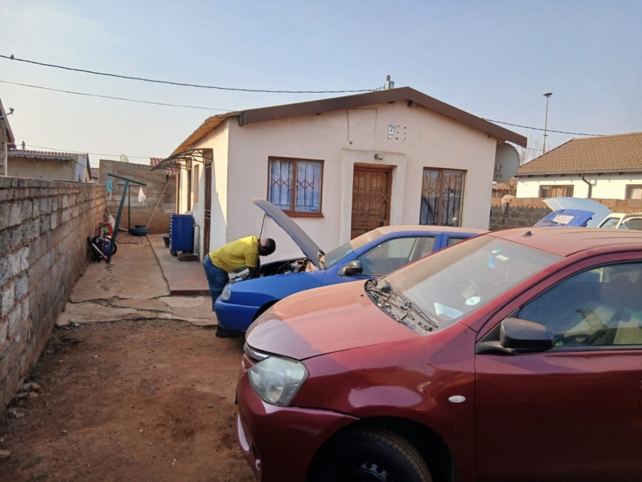 5 Bedroom Property for Sale in Mfundo Park Gauteng