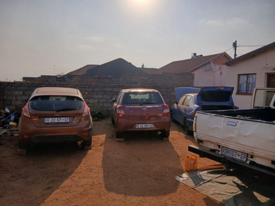 5 Bedroom Property for Sale in Mfundo Park Gauteng