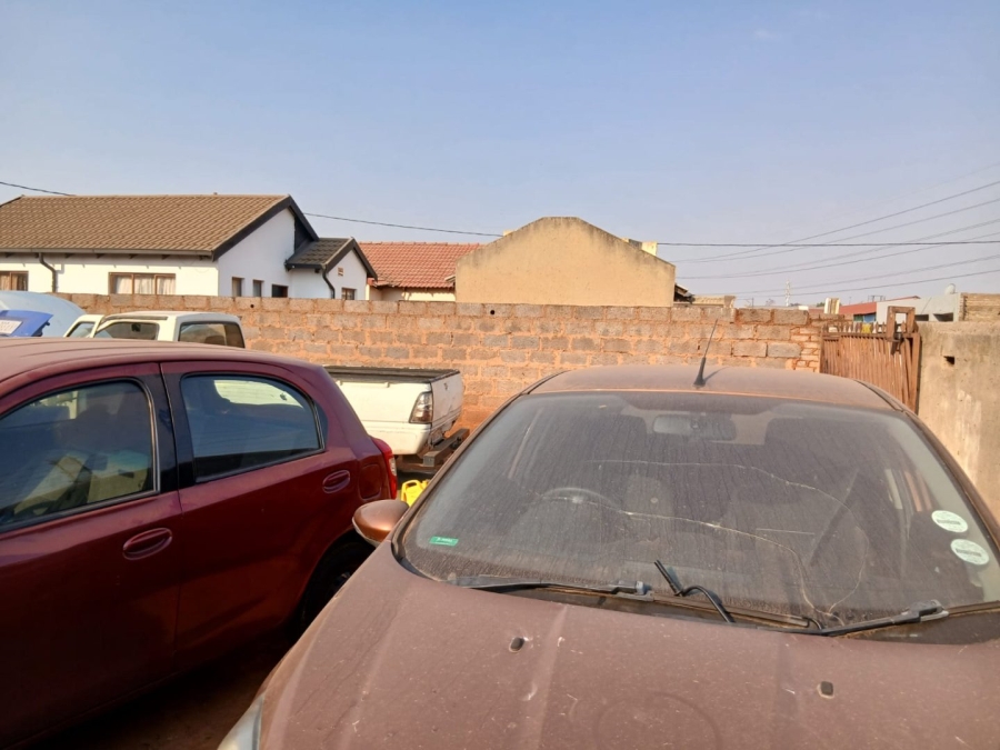5 Bedroom Property for Sale in Mfundo Park Gauteng
