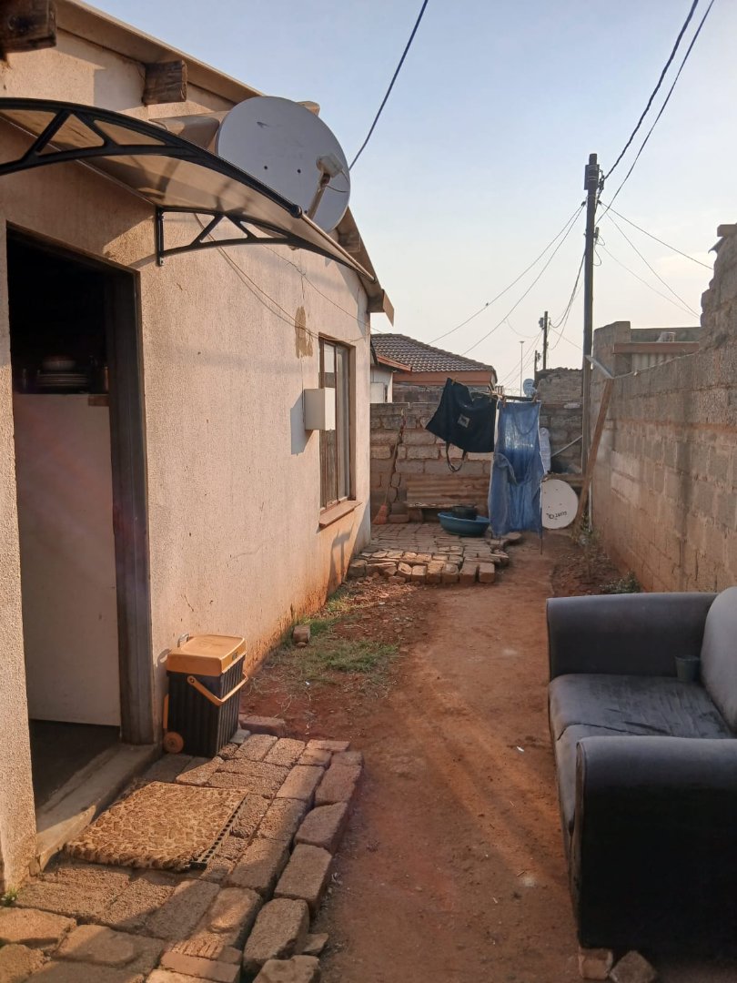5 Bedroom Property for Sale in Mfundo Park Gauteng