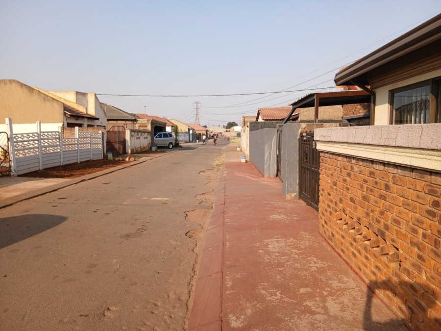 5 Bedroom Property for Sale in Mfundo Park Gauteng