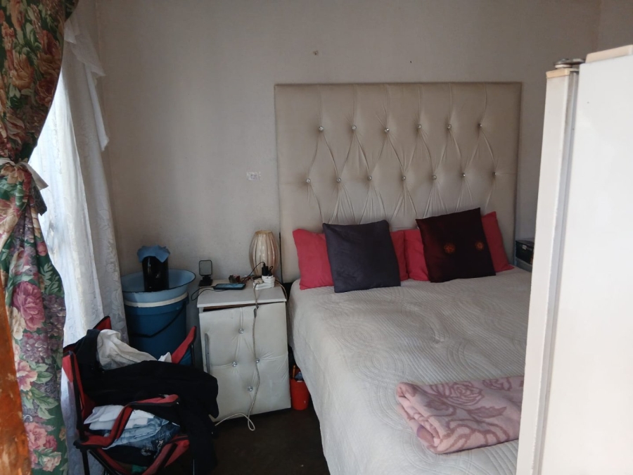 5 Bedroom Property for Sale in Mfundo Park Gauteng