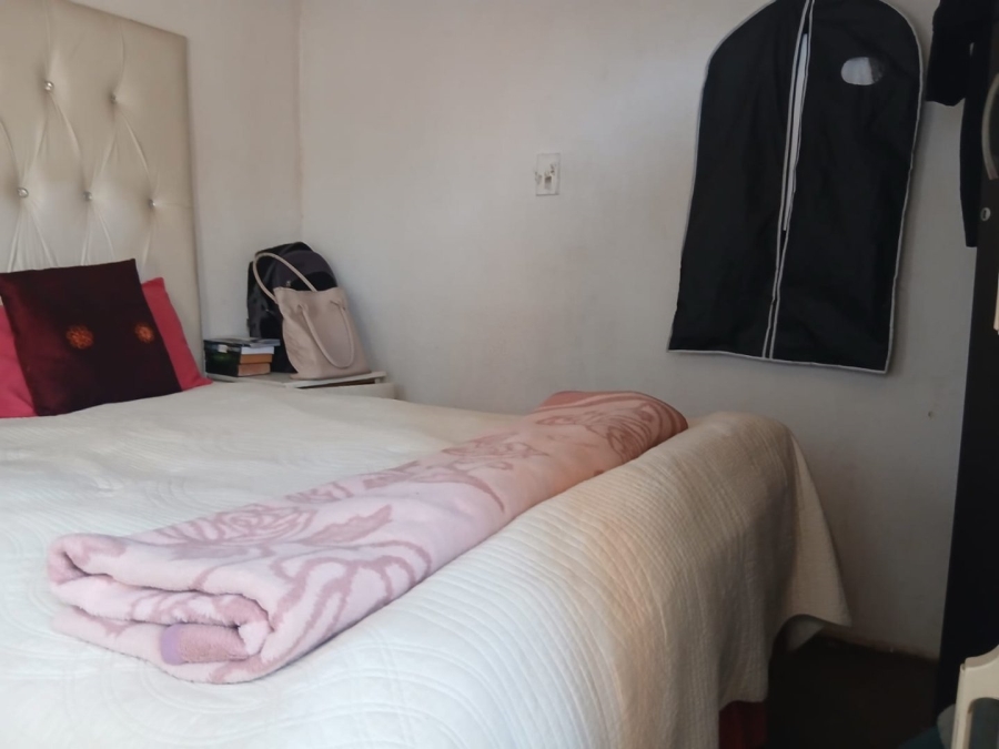 5 Bedroom Property for Sale in Mfundo Park Gauteng