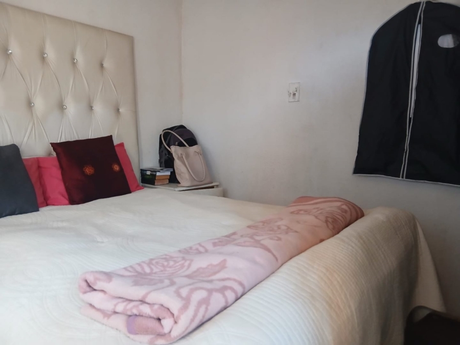 5 Bedroom Property for Sale in Mfundo Park Gauteng