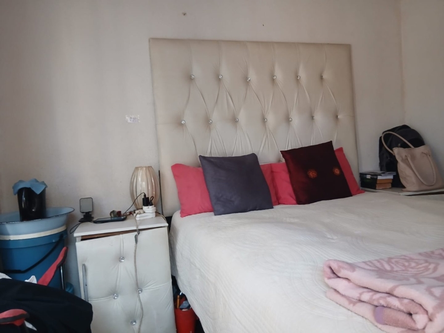 5 Bedroom Property for Sale in Mfundo Park Gauteng