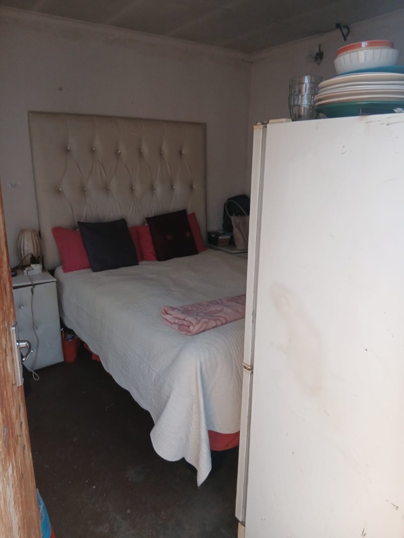 5 Bedroom Property for Sale in Mfundo Park Gauteng