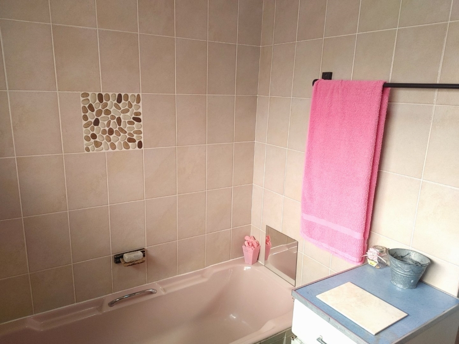 4 Bedroom Property for Sale in Annlin Gauteng